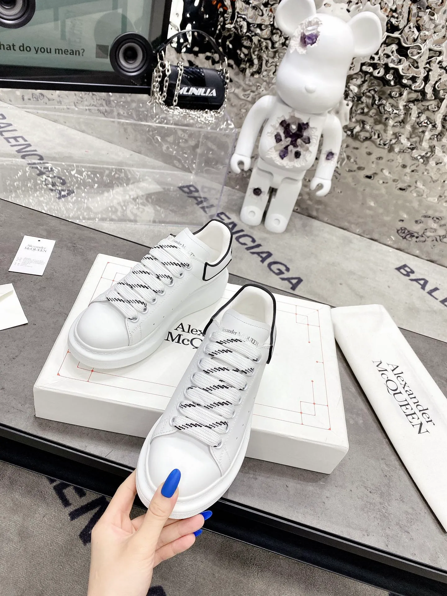 👟👟Ex-factory price 480👟👟 Women's Shoes Women's Clothing McQueen's latest original version developed this year will definitely bring you the most cost-effective ALEXANDER MCQUEEN classic in the market. If you don't have the confidence to improve the quality, there is really no need to put it on the table🔙.  Purchased original version from HK counter, various demolitions.  All kinds of touch 💥 welcome 👟👟 ex-factory price K,.  (Anyone who has the original version at the stall is welcome🆚) The thick sole perfectly heightens and elongates the visual effect. The most perfect proportion of the shoe body is this last shape. The logo font on the rear tail is printed in small fonts. The foot logo is made of genuine leather with air-pressed colorless process. In terms of color, we will always update it with the counter. 🔘Upper: Genuine customized silk cowhide 🔘Inner: original water-dyed sheep leather 🔘Sole: Exclusive molding T👟👟Ex-factory price U➕👟👟Ex-factory price U vacuum 🔘Tail: Thermal transfer printing technology 🔘Size women's model: 34-41 men's model: 38-46